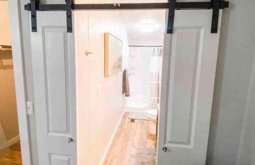 Renovated Bungalow Getaway - Foto 37