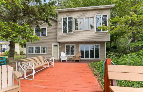 Cottage with Private Lake Access! Short distance to town - Foto 21