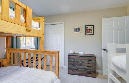 Spacious and Serene Lake Ridge Retreat with Game Room! - Foto 22