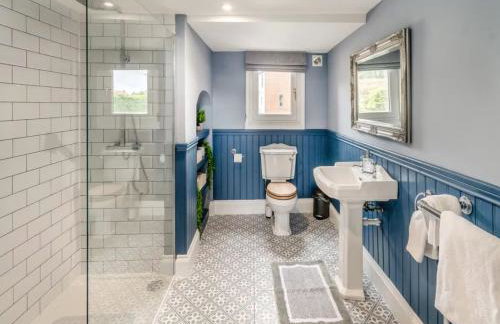 Riverside Georgian House with Hot Tub, Sauna & Parking - Foto 21