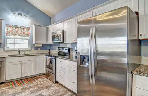 Coastal Chill Spot - Cozy 2BR Villa By The Beach - Foto 9