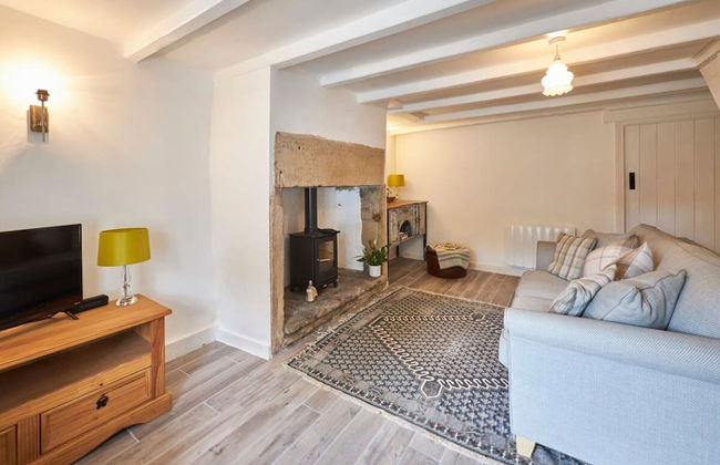 Host Stay Daisy s Cottage - Photo 1