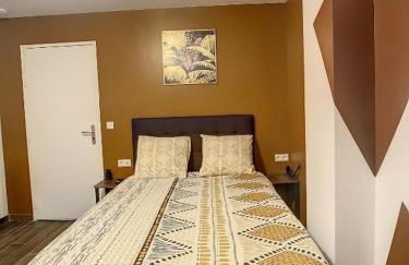 STUDIO HYPER CENTRE SAFARI TOUT ÉQUIPÉ WIFI NETFLIX 2PERS - Foto 11