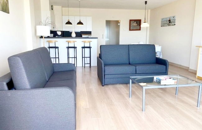 Couple Stay Near Beaches - Photo 9