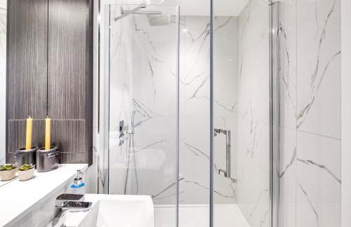 Pluxa Nero Deluxe - City Bliss 2Bath, Walk to Transit - Foto 19