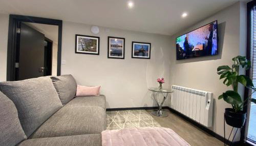 The Courtyard Apartment, Brampton Town Centre, Hadrians Wall - Sleeps 2 - Photo 3
