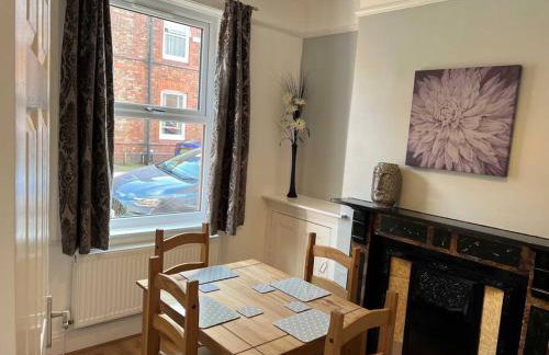 Spacious 2-Bedroom House In Stockton Heath With Free WiFi By Amazing Spaces Relocations Ltd - Foto 15