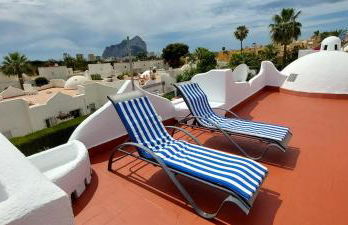 Villa totalmente independiente con piscina comunitaria - Foto 14