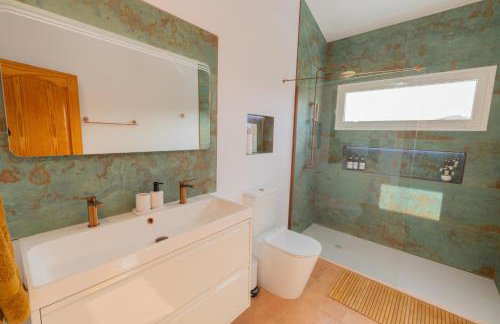 Casa Amaya - Spacious House with Pool, Large Garden, BBQ, 2 Terraces, and Ideal Location - Foto 13