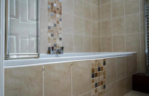 Big 6 bedroom house in Biddenham with 3 bathrooms - Foto 16