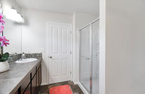 Terra House Tacoma - EV Power Station, Crib, Stroller, High Chair - Foto 19