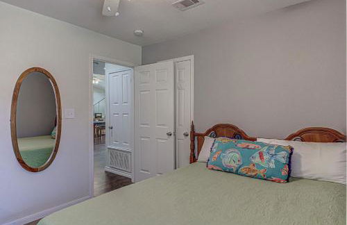 Waterfront 3BR Retreat - Pool & Hot Tub - Foto 29