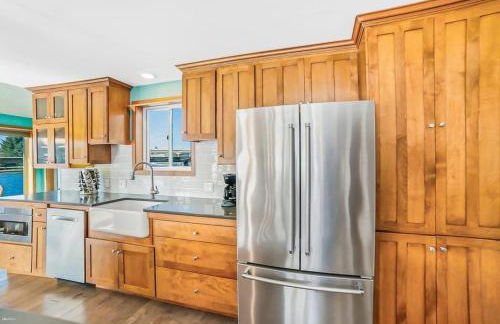 Riverside retreat with stunning views, historic charm - Coastal adventure awaits - Foto 8