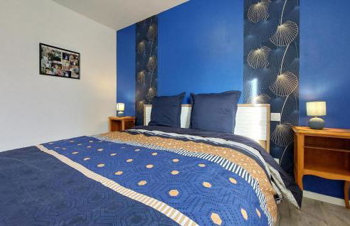 Amazing Home In Neuilly Le Vendin - Photo 22