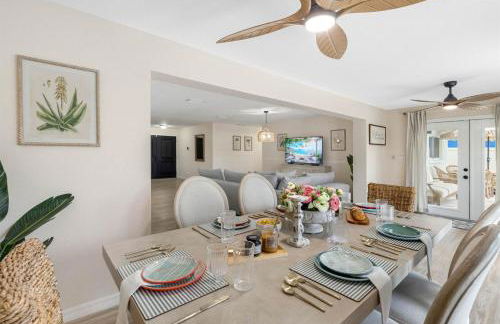 Brand New Saltwater Pool! - Waterfront Canal - Luxury Home - Foto 29