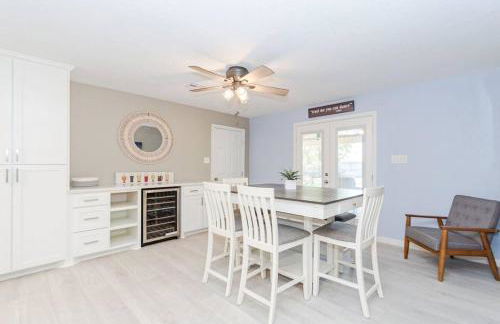 Bay Breeze Escape - 3BR Home with Game Room, Huge Backyard, Patio & Minutes from Boardwalk - Foto 12
