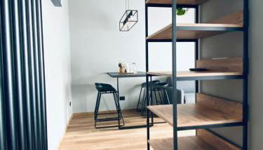 M4 BLACK Monolocale Moderno e Funzionale - Foto 1, wardrobe