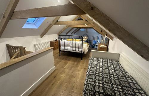 Beudy at Pentrecelyn - a gorgeous barn conversion with hot tub - Foto 26