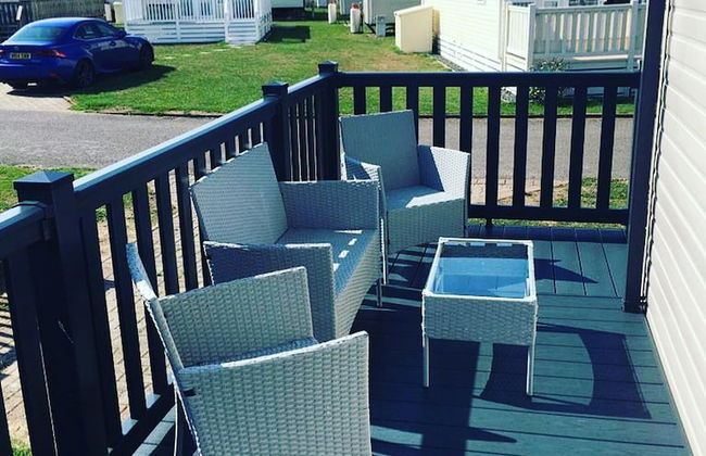 Prime Location 3-bed Chalet in Seal Bay, Selsey - Photo 16