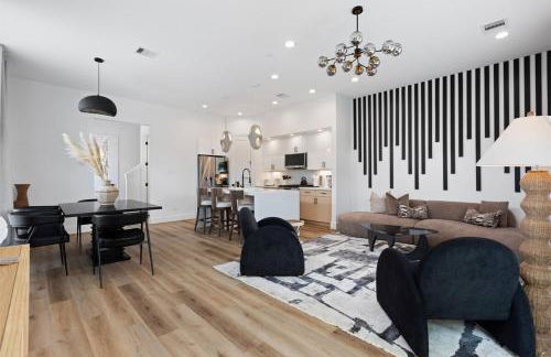 2 Luxury Homes in 1 - Walk to Nightlife & Stadiums - Foto 49