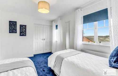 Spacious Whitwick Stay 3-Story House - Photo 10