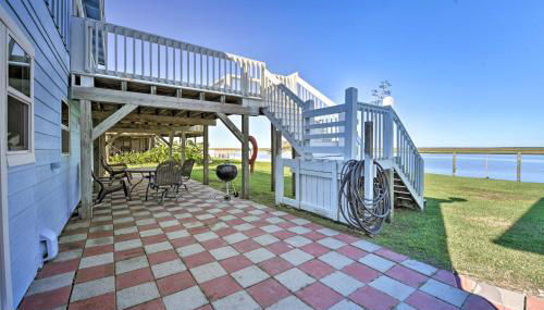 Oceanfront Sargent Beach Home with Dock! - Foto 2