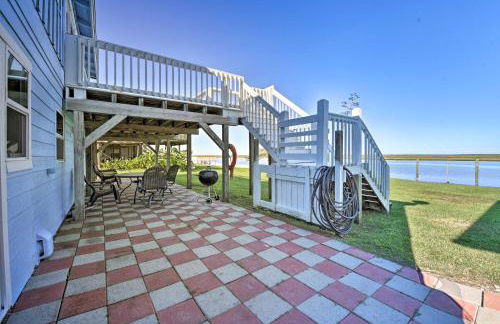 Oceanfront Sargent Beach Home with Dock! - Foto 2
