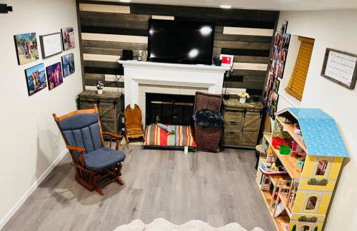 Hot Tub Steam Shower Gym in Charming Family Home! - Photo 20