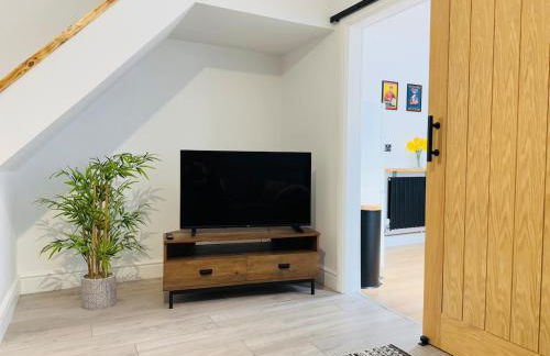 Comfy 4 Bed Home - Port Talbot - Perfect for Contractors & Families - Foto 33