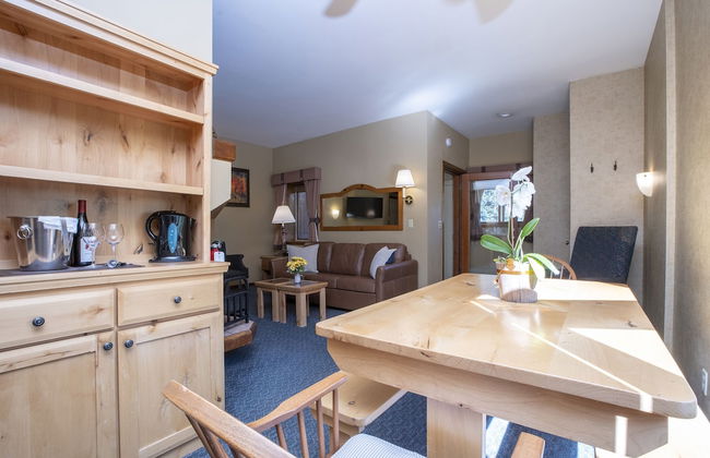 Olympic Village Inn - Photo 10