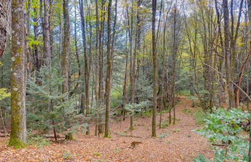 Charming Putney Home Porch, Grill and Hiking Trails - Foto 34