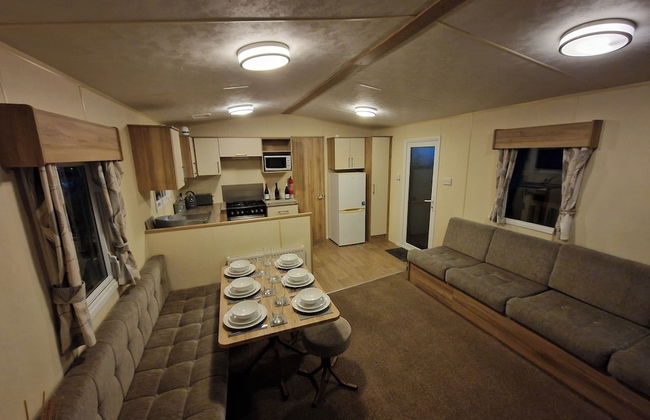 Serene Chalet Retreat in Chichester - Photo 7