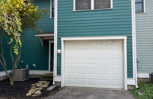 3BR Downtown with Private Garage-Walk to Mass Ave-Family Friendly - Foto 28