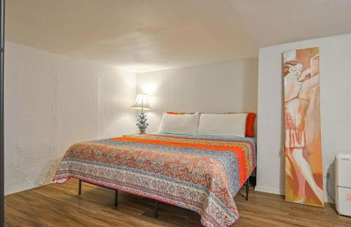 Communal Crashpad-City Card for local biz discounts - Foto 15