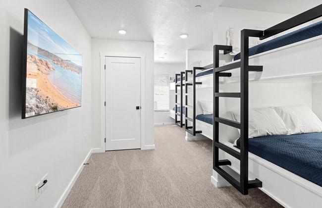 Touch of Class Stunning 5 Bdr! - Photo 13