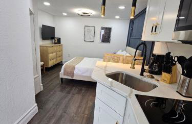 The Hideaway DT Orlando Tiny Home w Free Parking - Foto 53