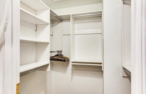 Pool Access Beautiful Modern Home in Las Vegas! - Photo 16