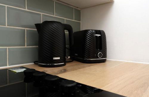 Studio - Kitchen - Parking - Ideal for Contractors - Foto 15