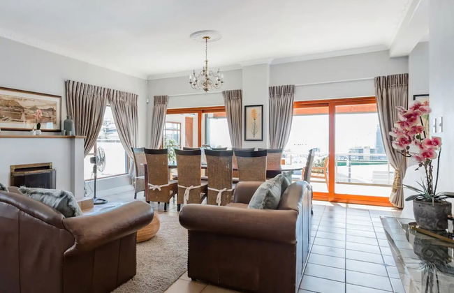 3 Bedroom Hilltop Home With Spectacular Views - Foto 18