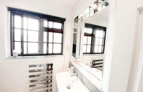 Harbourside House - Great Location - Parking - 2 En-Suites - Sleeps 5 Plus 1 - Photo 16