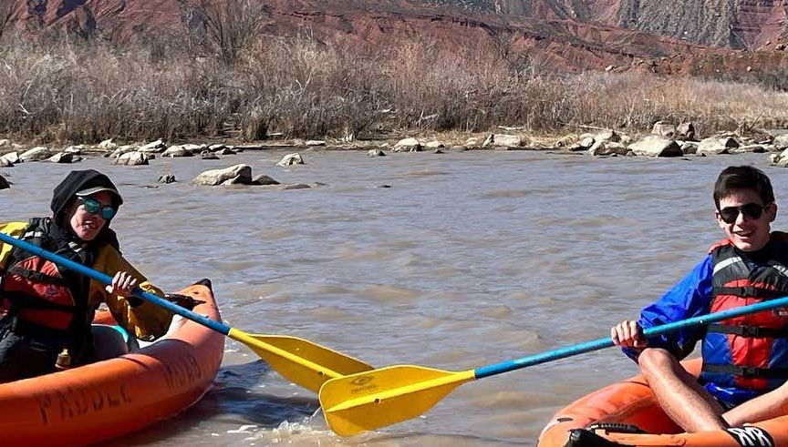 Kayak sur le fleuve Colorado