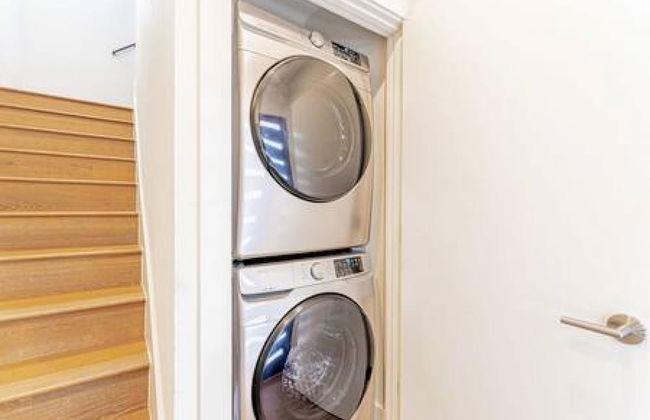 East Downtown 3BR Condo Free Parking Sleeps 7 - Foto 15