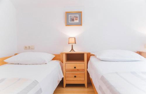 Stonehouse Korlat with open-air jacuzzi - Foto 26