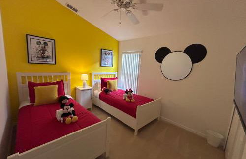 630- 3 Bedroom South facing Home with Pool Drenched in Florida Sunshine Perfect for Families - Foto 58