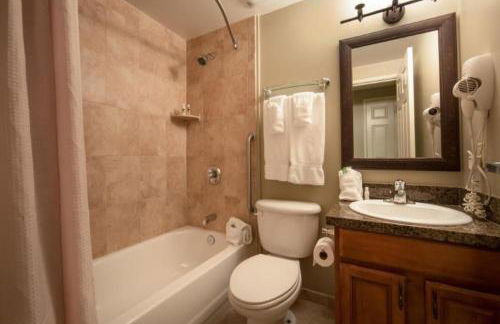 Enjoy snowball fights or romantic nights in a 1BD vacation apartment - Foto 9