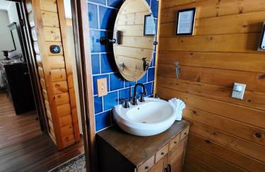 Bear Escapes II Affordable Luxury Cabin - Foto 21