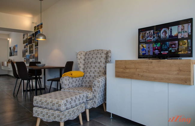 2 Bed Apartment w Distant Sea and Country Views - Foto 31