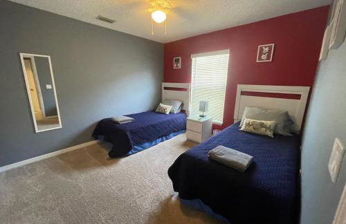 3 Bedroom Villa with Poolside Cinema and Games Room Close to theme Parks sleeps 6 - Photo 30