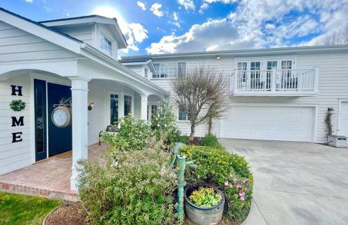 New Charming Spacious Disneyland Pool Home - Photo 6