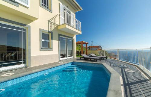 Casa Agrela by Rent2U, Lda Swimming Pool & Jacuzzi - Photo 2